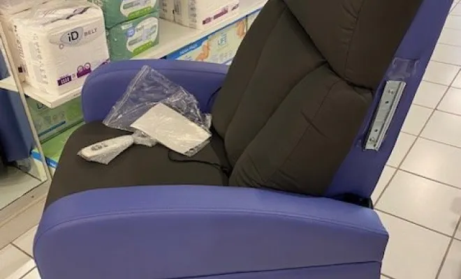 Fauteuil releveur sur roulette chez ginet sante a romans sur isere, Romans-sur-Isère, Ginet Santé - Bébé Cash