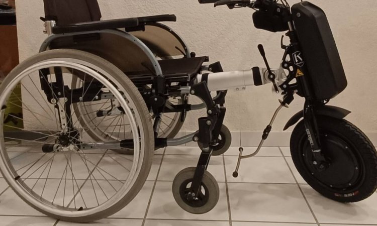 5eme roue adaptee sur fauteuil roulant